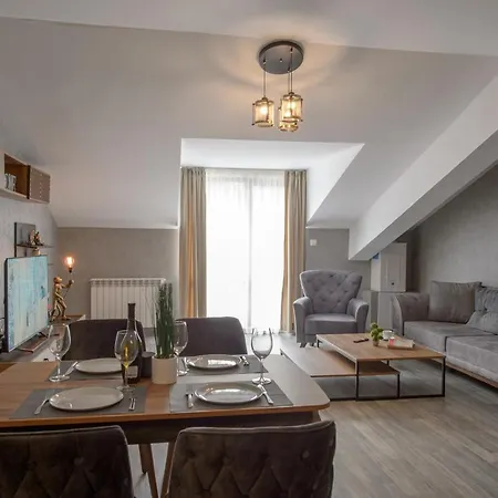 Daire Luxury 2-bedroom By Studenets Center By Flat Mаnager
