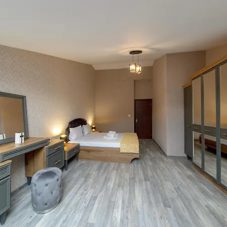 Daire Luxury 2-bedroom By Studenets Center By Flat Mаnager